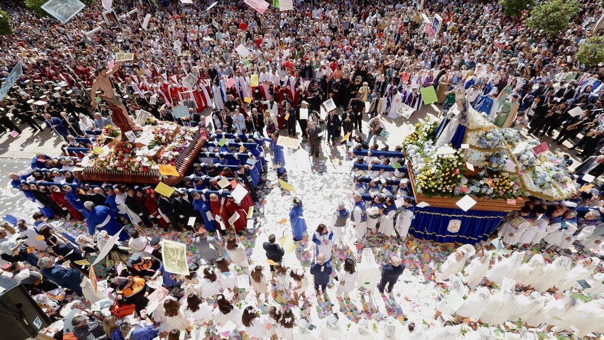 Imágenes de la procesión de El Encuentro en Alicante