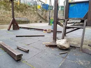 Identifican a tres menores por destrozar un parque infantil en Plasencia