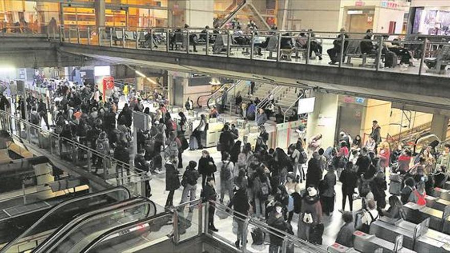 El caos en los trenes de Cercanías de Castellón causa una &#039;sangría&#039; de pasajeros