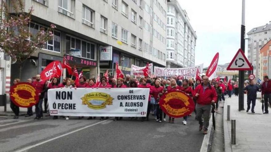 Un momento de la manifestación por las calles de Viveiro contra el traslado de Palacio de Oriente.