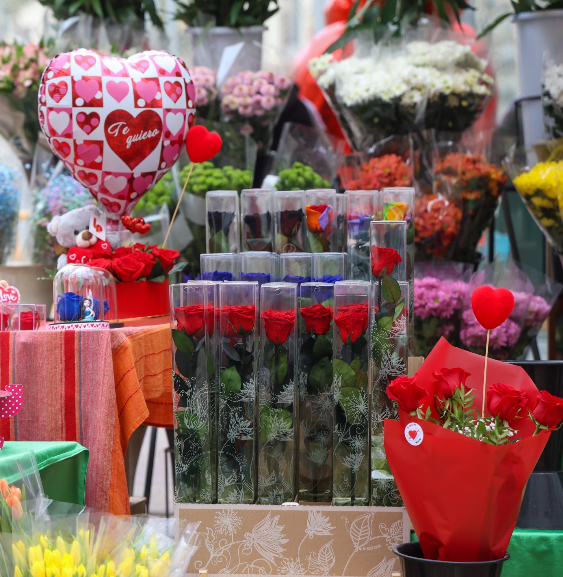 Las floristerías del ayuntamiento de València abarrotadas el día de San Valentín