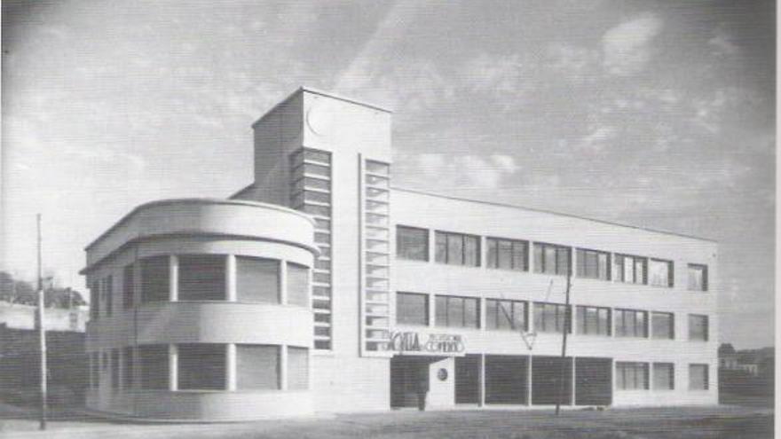 El edificio diseñado por Jenarode la Fuente, en 1942.   