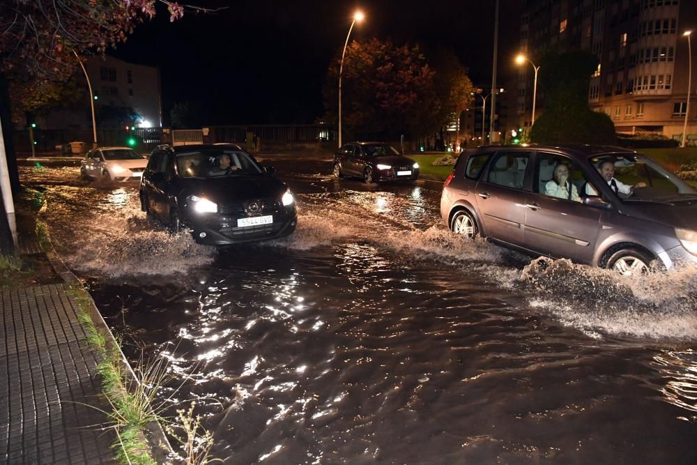 Una tromba de agua deja inundaciones en A Coruña