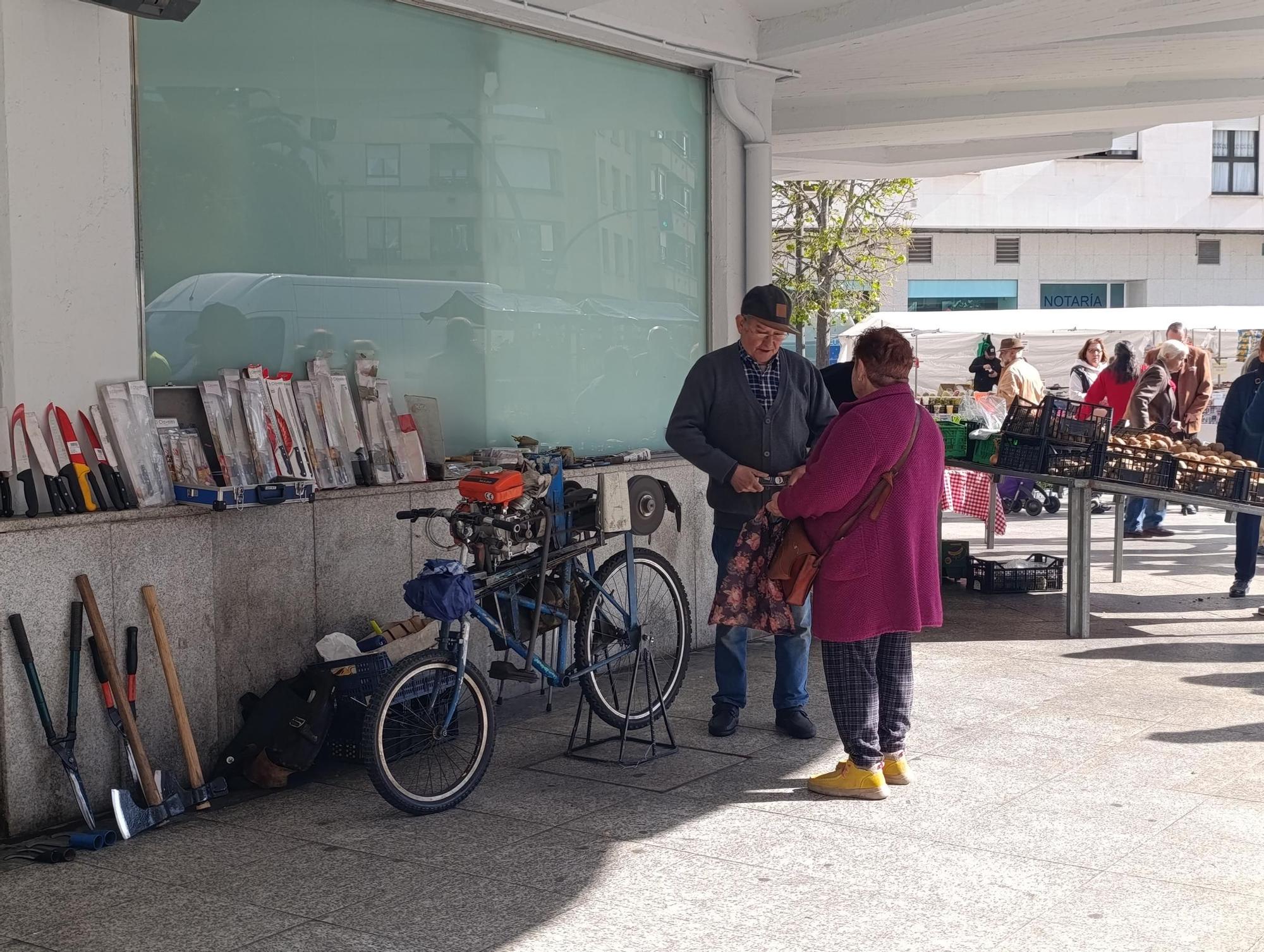 El mercado de alimentación de la Pola pide refugio