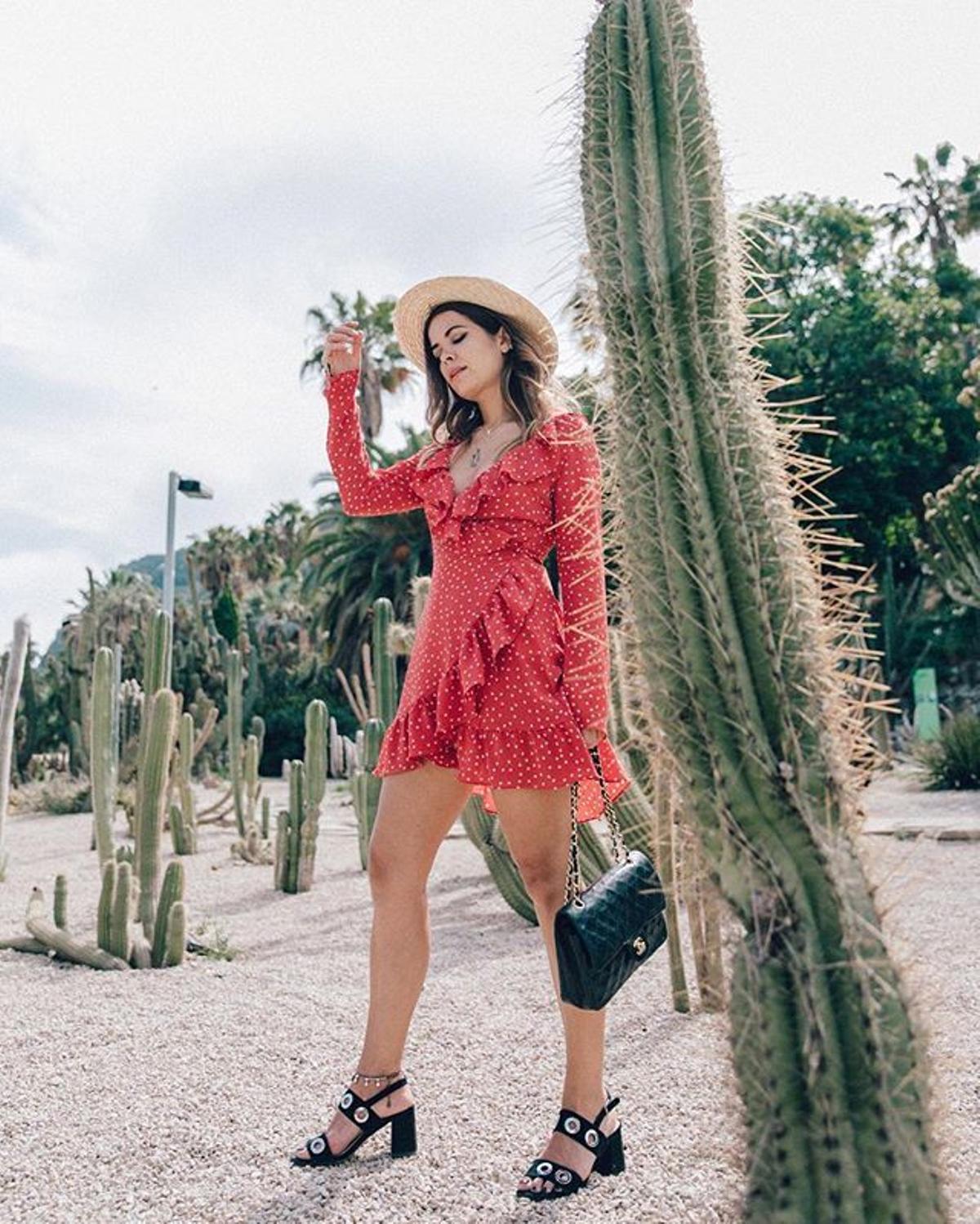 Prendas virales del 2017: vestido rojo con estampado de estrellas