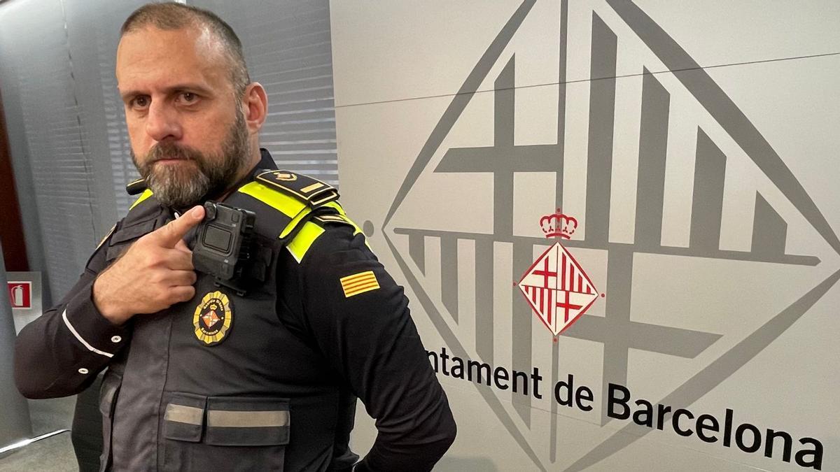 Guardia Urbana de Barcelona estrena camaras para sus agentes