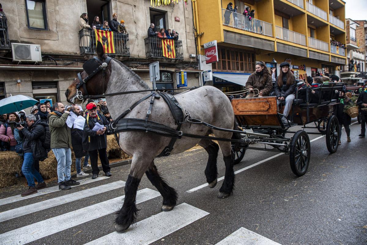 La cercavila de cavalleries i xarrets de Puig-reig s'ha celebrat amb normalitat tot i la pluja La cercavila de cavalleries i xarrets de Puig-reig s'ha celebrat amb normalitat tot i la pluja