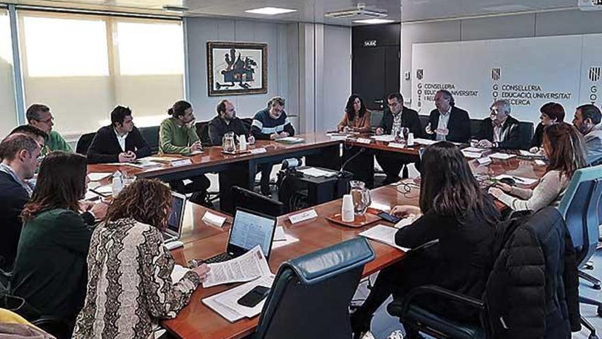 Imagen de la reuniÃ³n de ayer de la Mesa Sectorial de EducaciÃ³n.