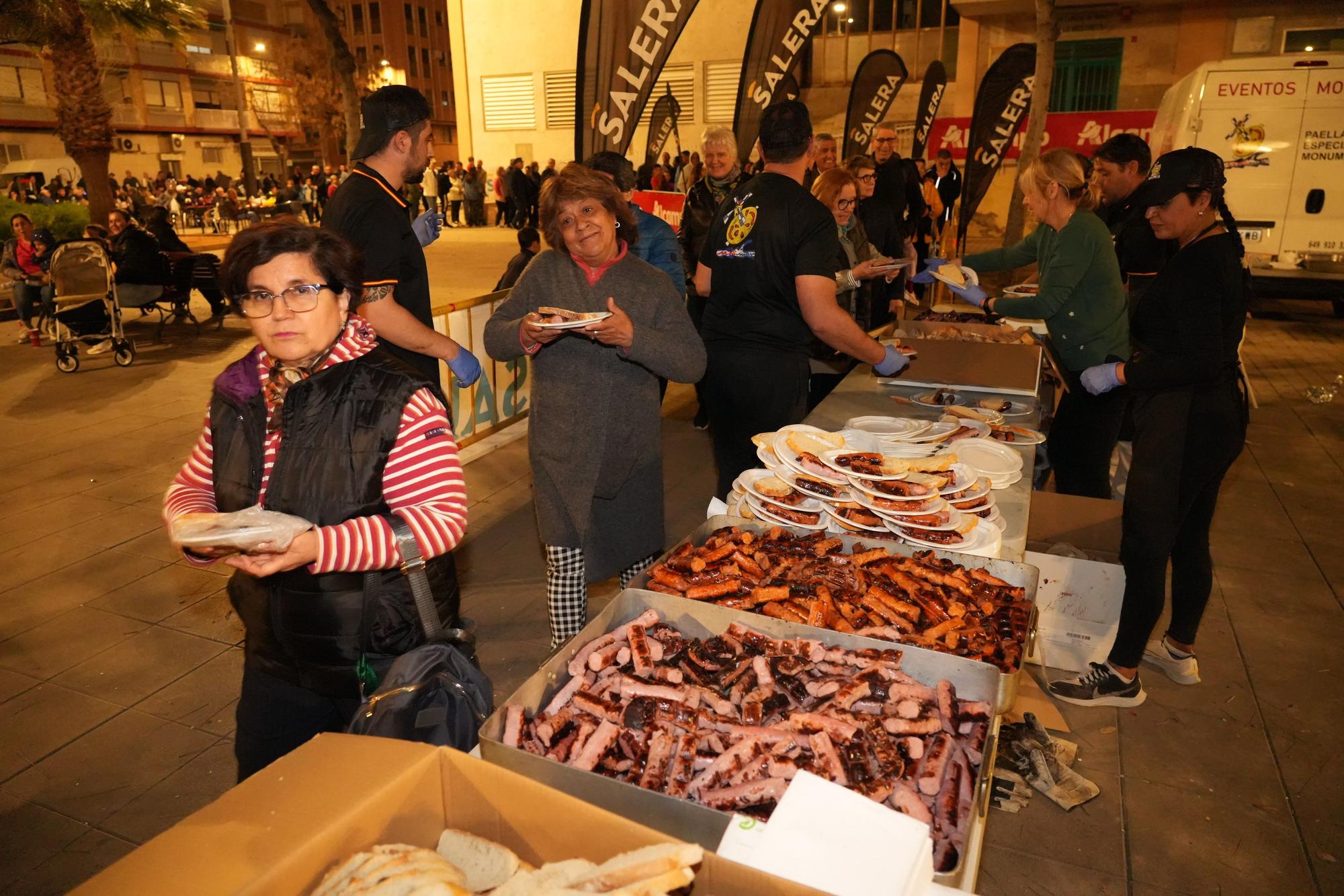 Imágenes de Magdalena: Barbacoa popular para más de 4.000 personas en Castelló