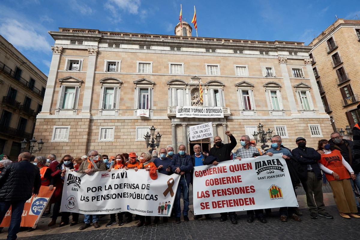 Miles de personas se manifiestan en defensa del sistema público de ...