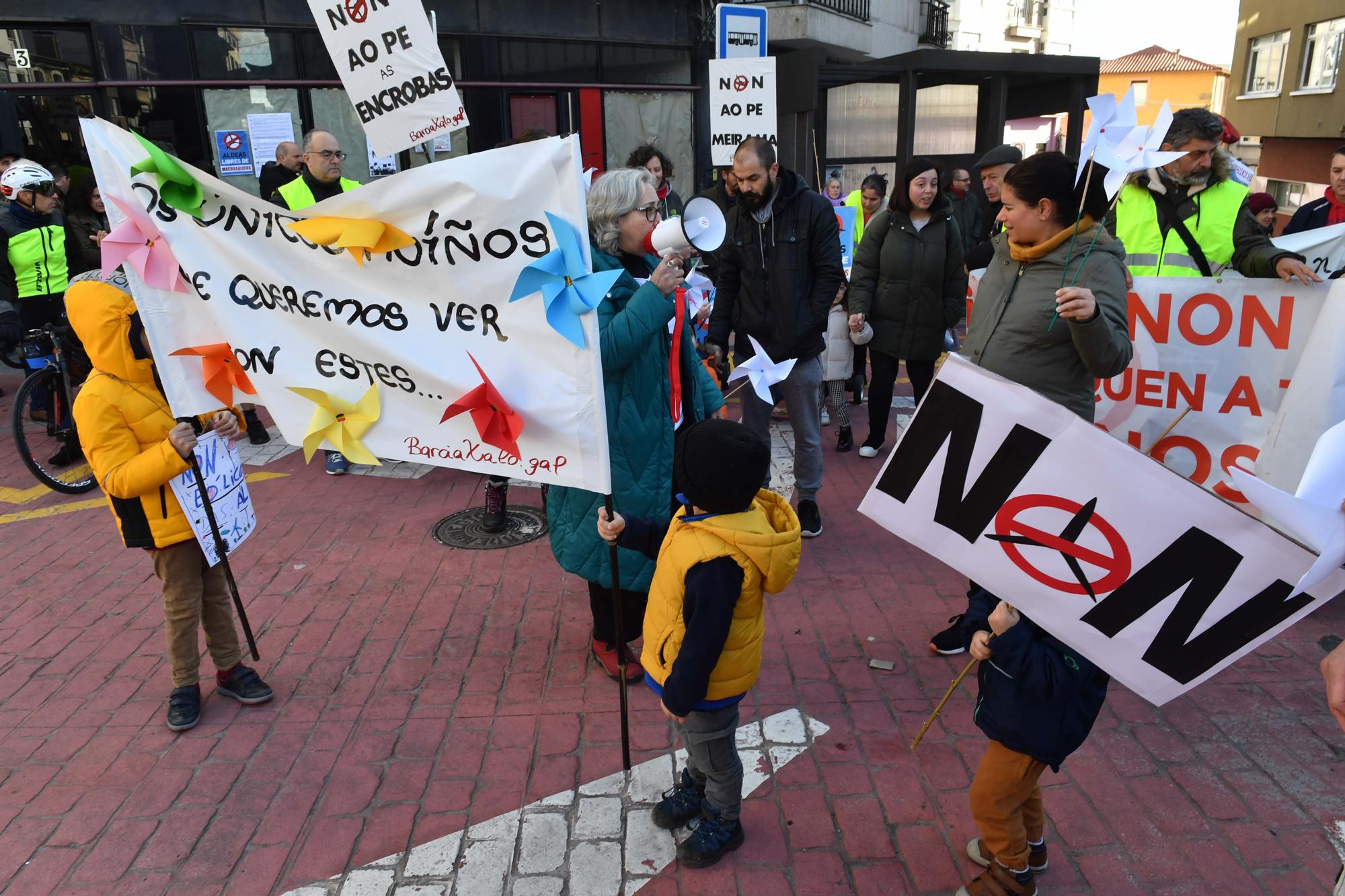 Marcha el Carral contra la "invasión eólica"