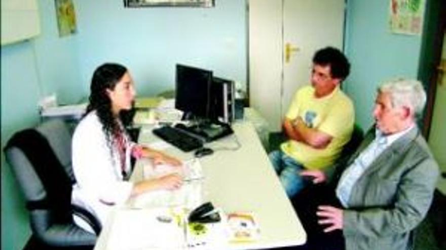 El plan de atención a la demencia llega a más de 3.000 pacientes en su primer año