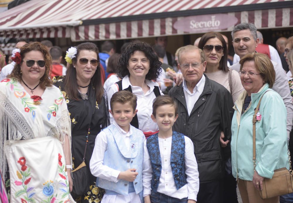 Ambiente en la plaza de las Flores en el Bando