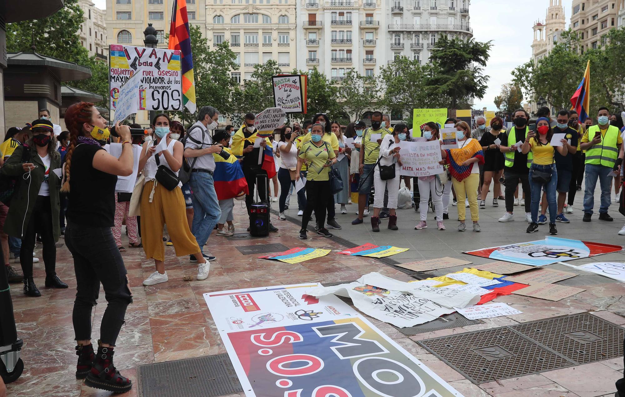 Diversos colectivos denuncian en València la "represión" de Colombia a las concentraciones por la paz