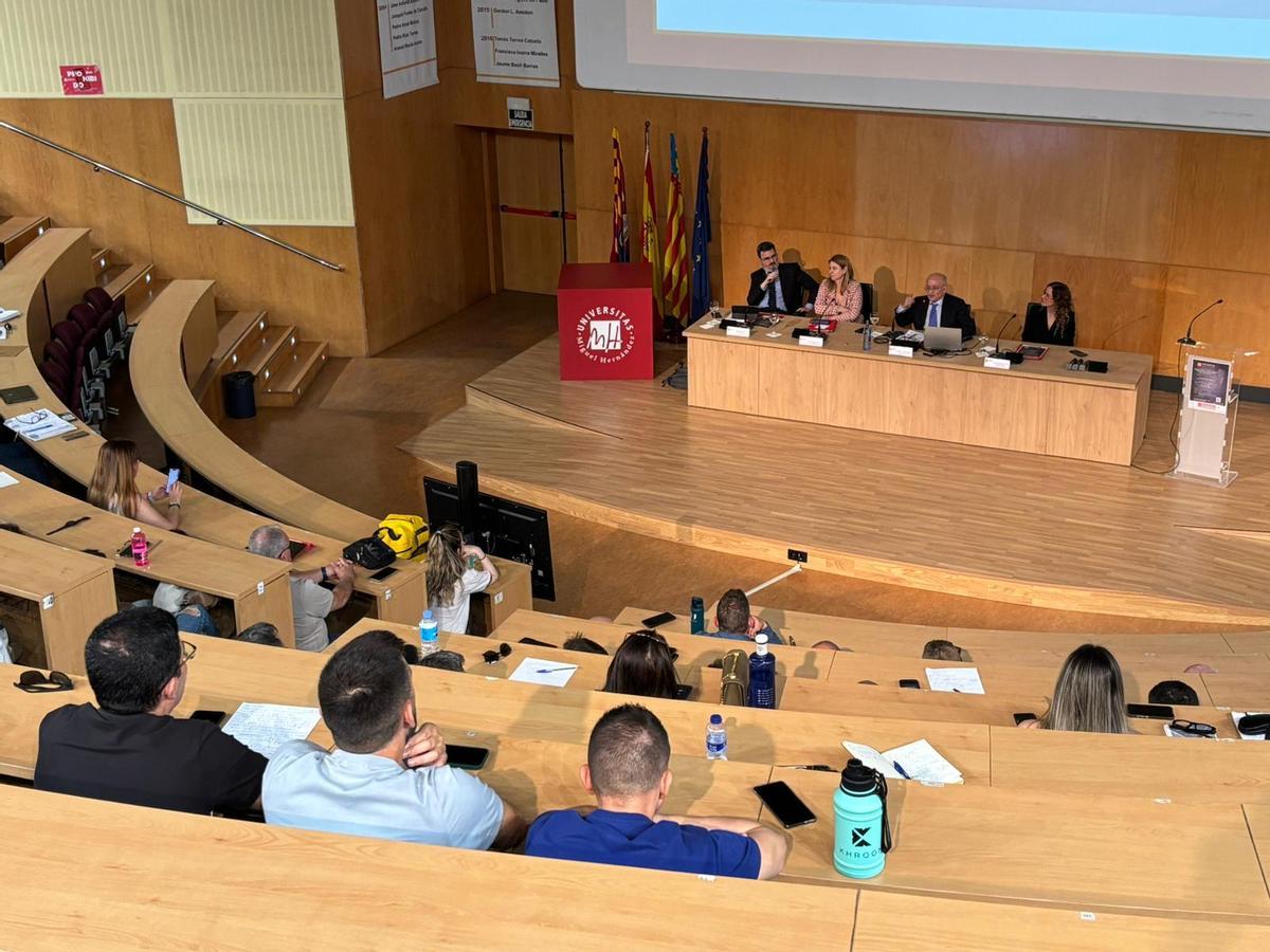 El título de la jornada en la UMH de Elche fue “Multirreincidencia y responsabilidad penal en la actuación policial: la reforma del Código Penal y los criterios jurisprudenciales del Tribunal Supremo”
