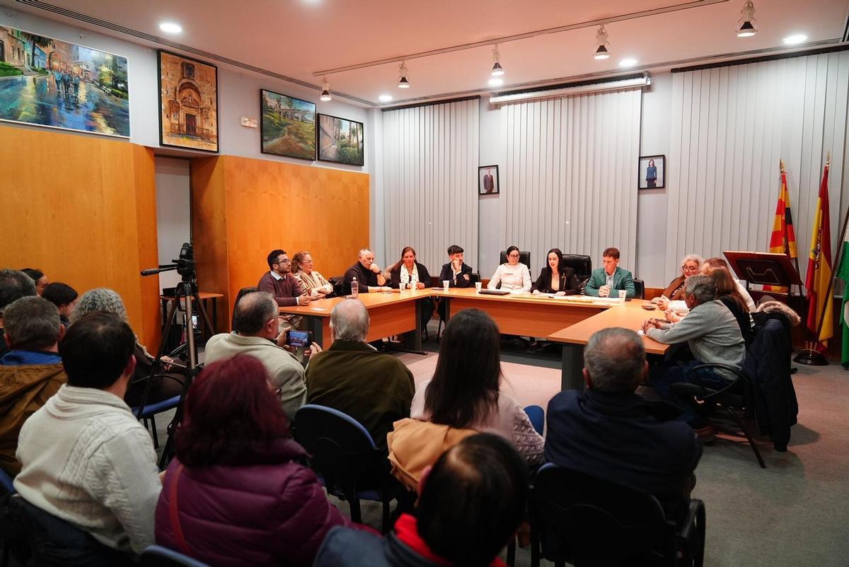 La nueva alcaldesa se dirige a los vecinos de Belalcázar tras tomar posesión.