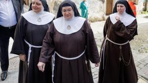 Las exmonjas de Belorado, en las inmediaciones de los juzgados de Briviesca (Burgos).