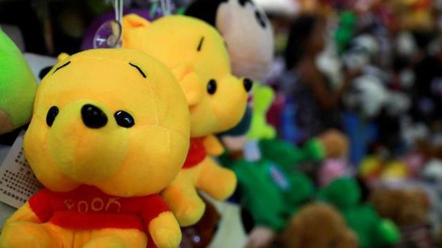 Varios muñecos de peluche de Winnie the Pooh en Pekín.