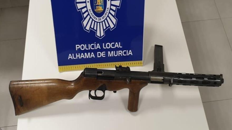 Las dos armas que encontró la Policía en el lugar.