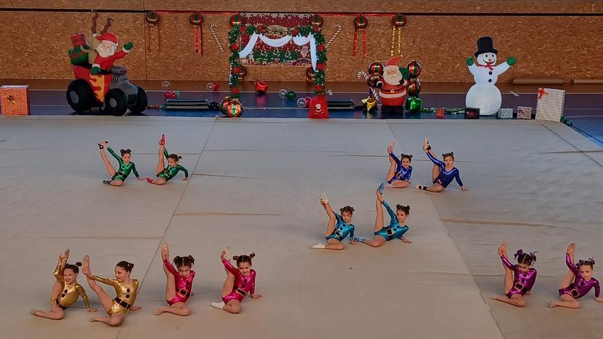 Lleno para ver la Gala de Navidad del Club Gimnasia Siero: así fue la gran cita celebrada en La Fresneda