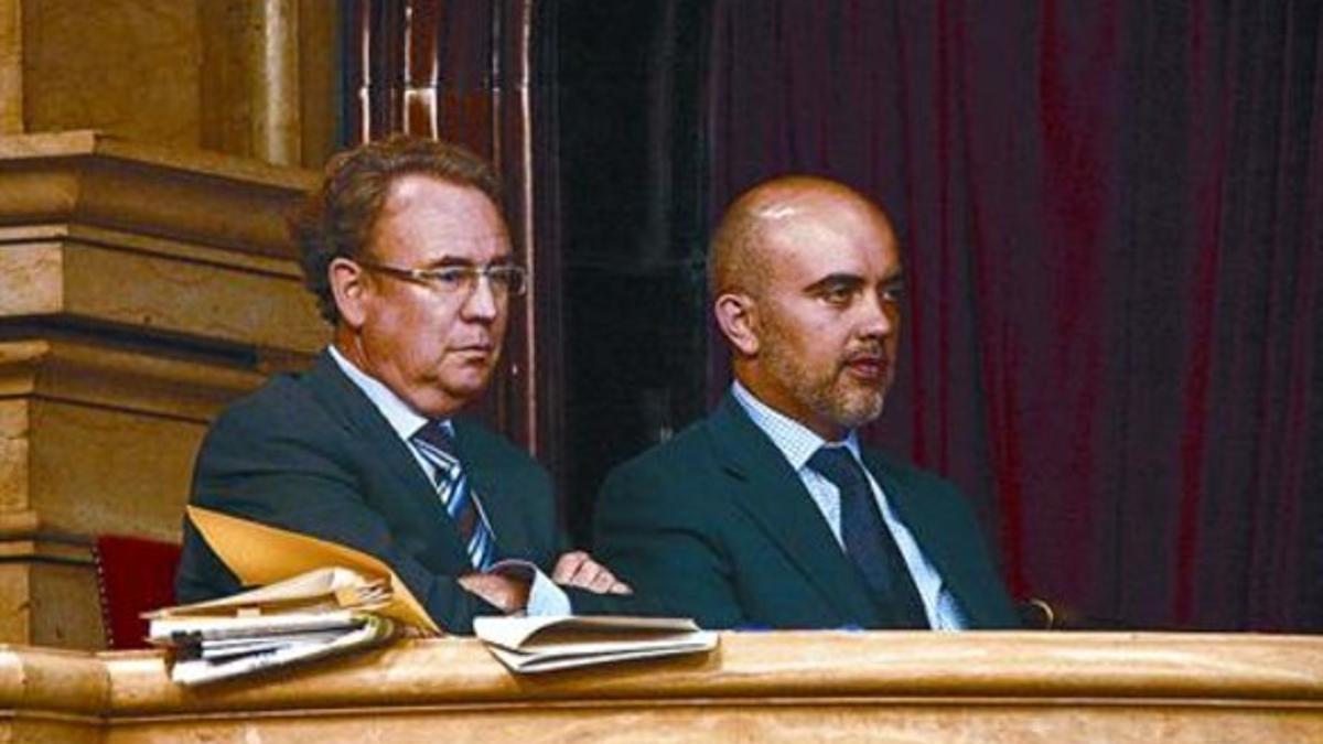 Nuevos consejeros 8 Roger Loppacher y Daniel Sirera, ayer en la tribuna de invitados del Parlament.