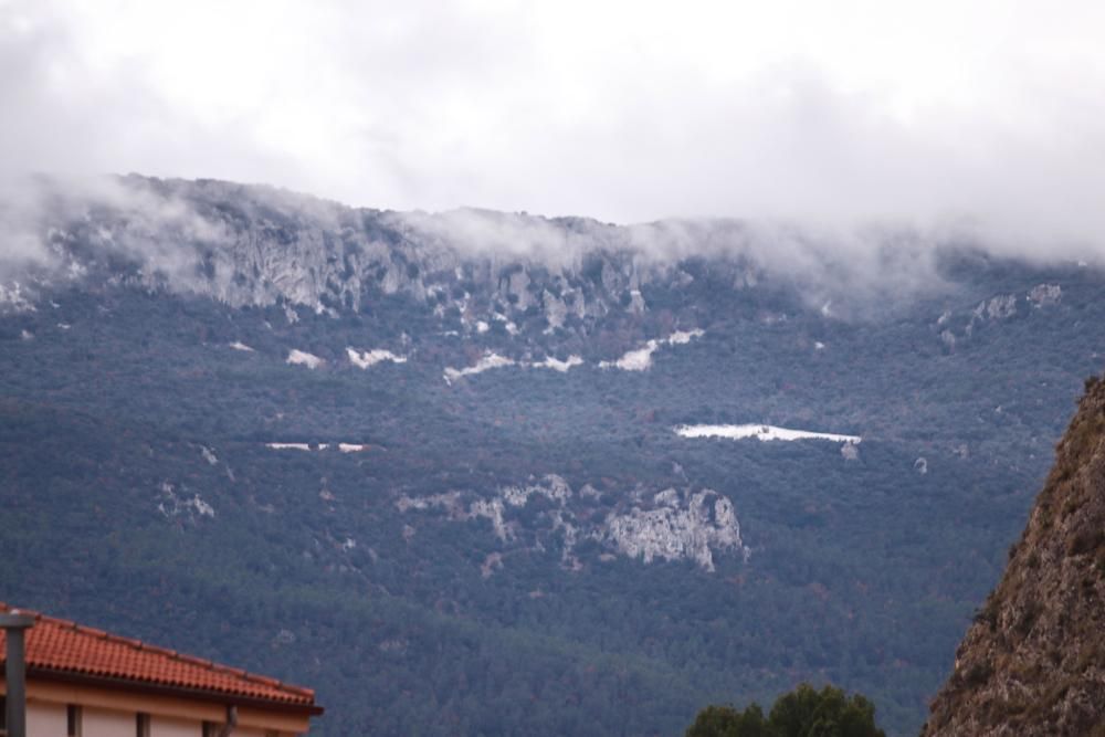 Caen los primeros copos de nieve de la temporada en la Font Roja