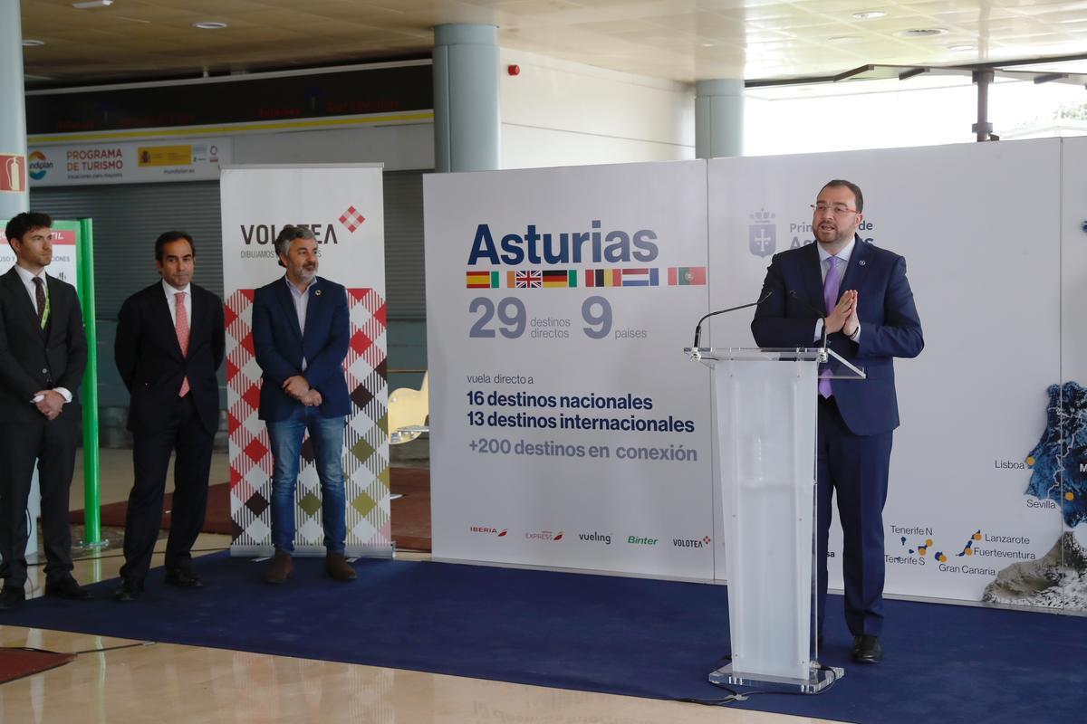 El presidente del Principado, Adrián Barbón, durante la presentación de la nueva ruta