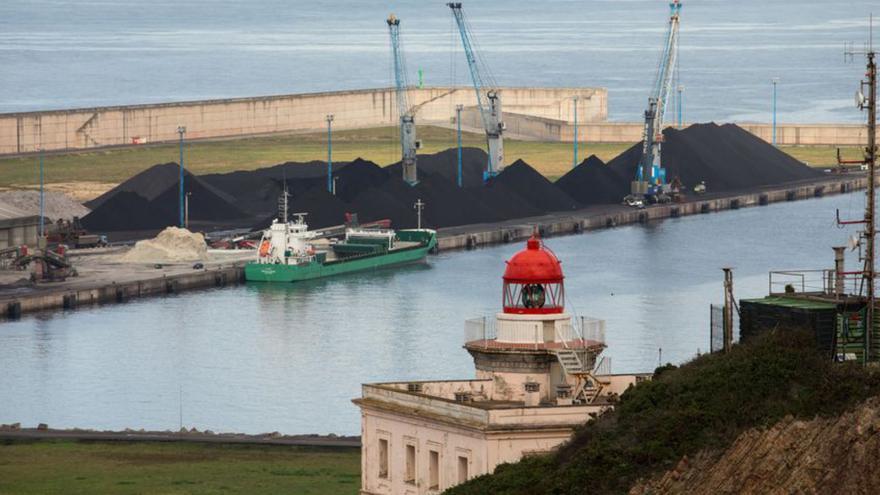 El tráfico de mercancías en El Musel crece un 13,7% gracias al carbón