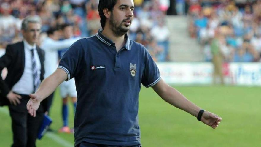 El entrenador del Pontevedra, Manu Fernández.