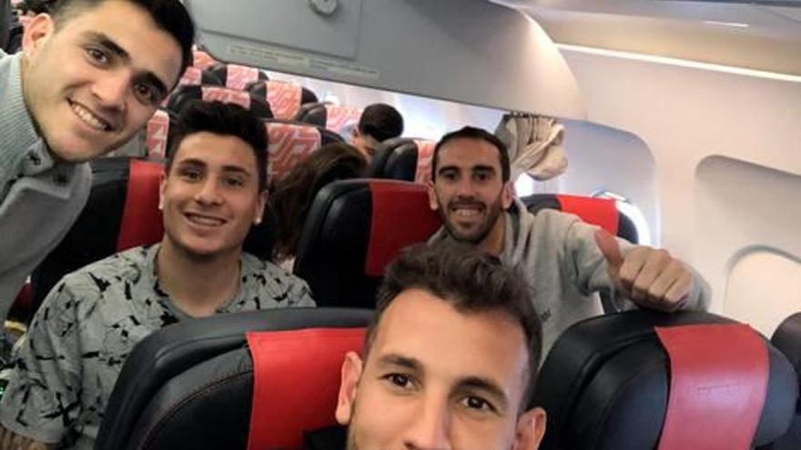 Stuani, a l&#039;avió rumb a Xina, amb Maxi Gómez, Giménez i Godín.