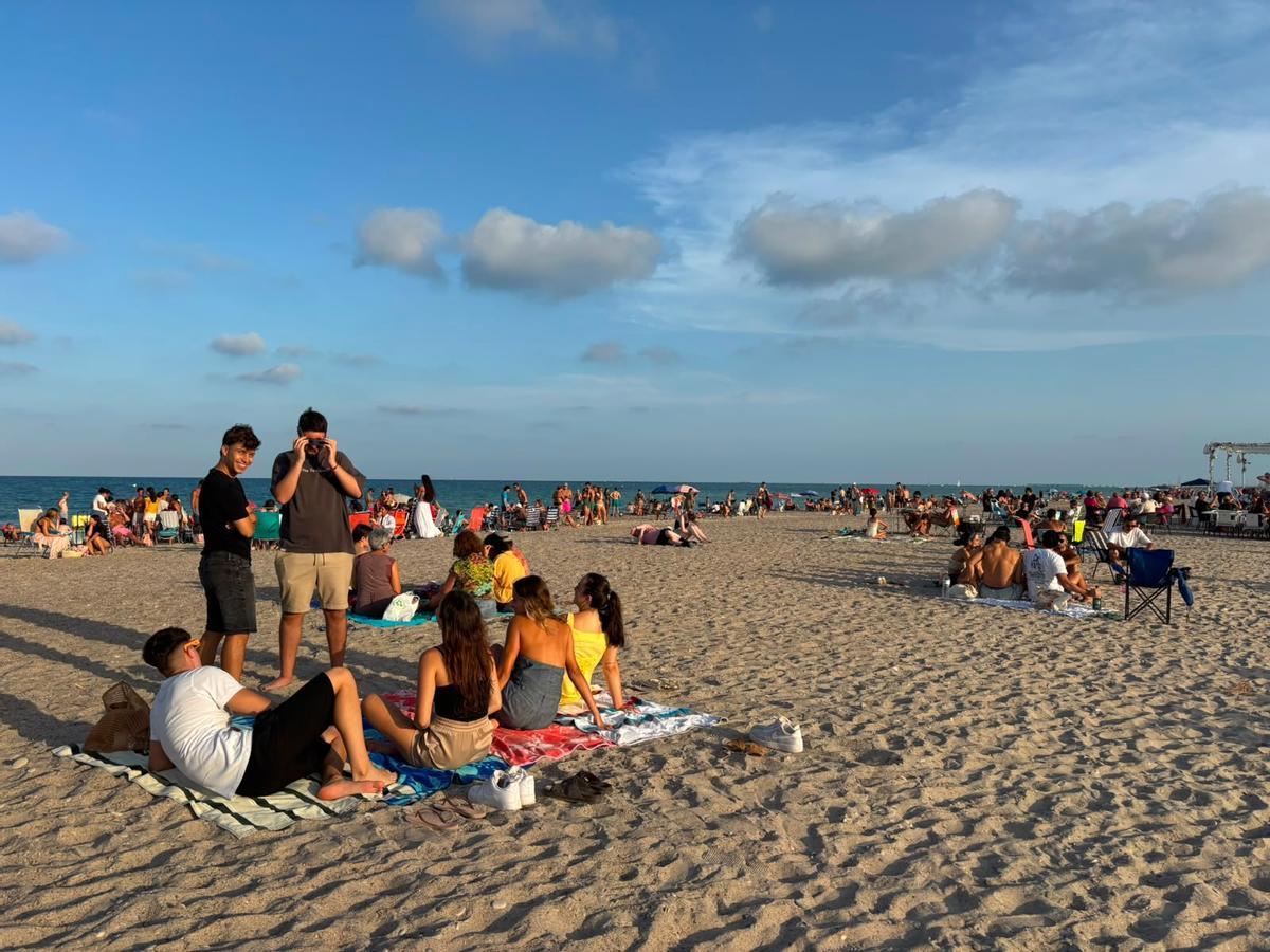Preparados para el eclipse en Canet Preparados para el eclipse en Canet