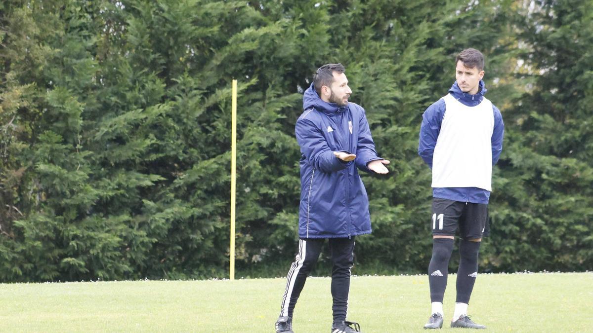 Antón Permuy durante una sesión de entrenamiento de la SD Compostela