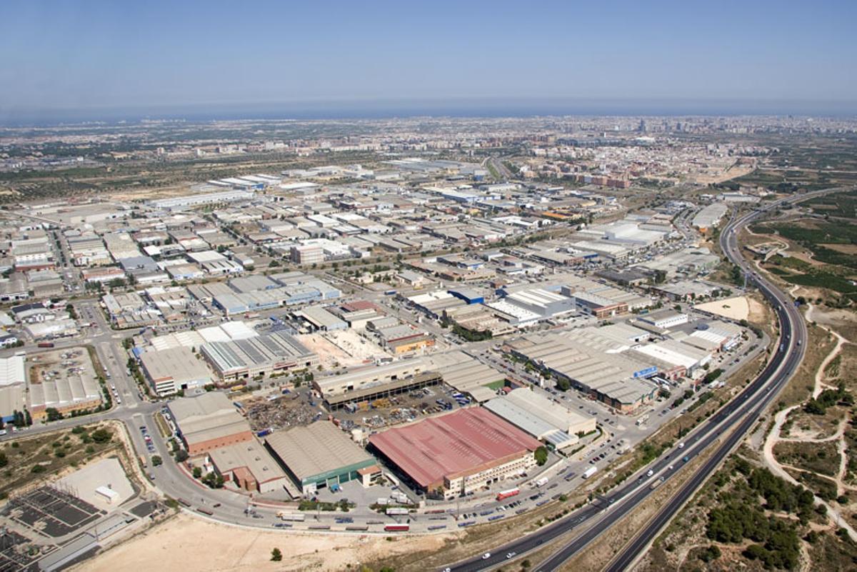 La industria valenciana crece pese a los frenos estructurales.