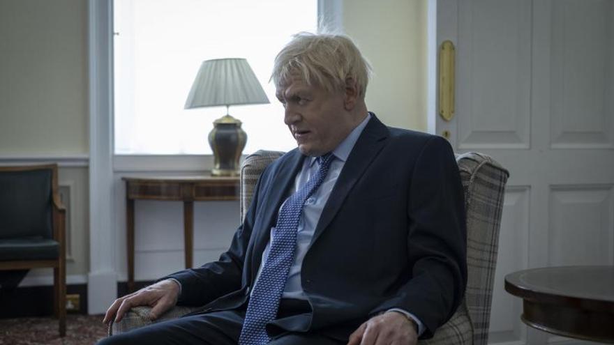 Kenneth Branagh es posa en la pell del «premier» Boris Johnson a «This England»