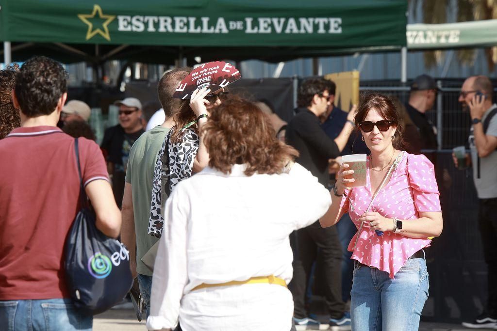 Llegada de los primeros asistentes al Warm Up 2025 (viernes)