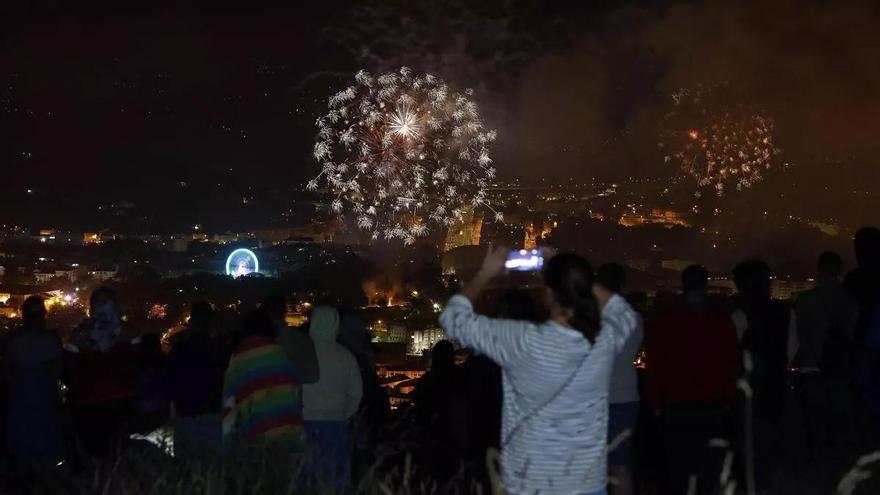 Estos son los mejores lugares para ver hoy los fuegos del Apóstol en Santiago