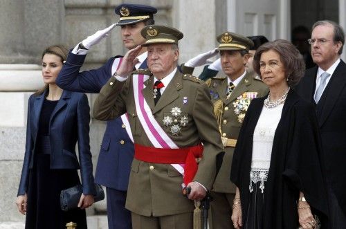 EL REY REAPARECE HOY FUERA DE LA ZARZUELA PARA PRESIDIR LA PASCUA MILITAR