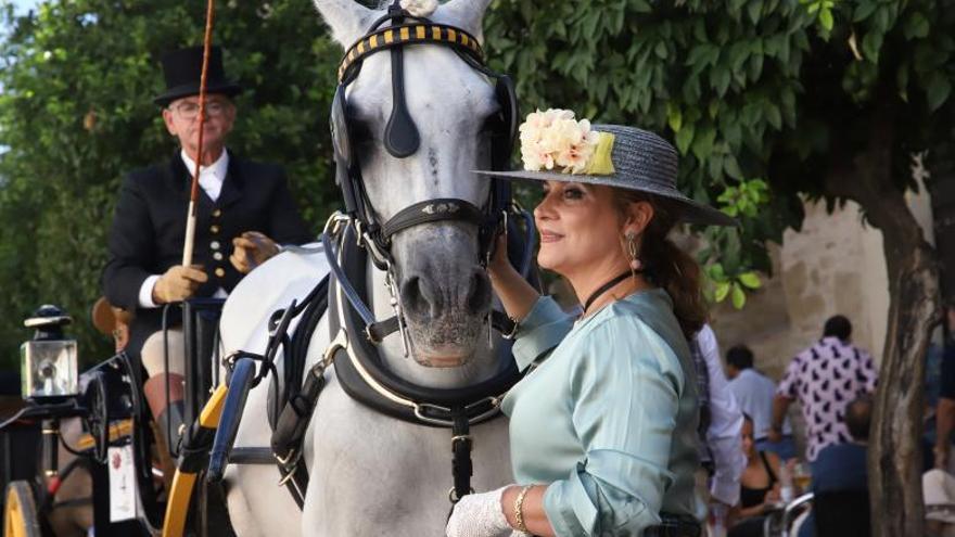 Los carruajes recorrieron varias calles de la ciudad hasta llegar a Caballerizas.