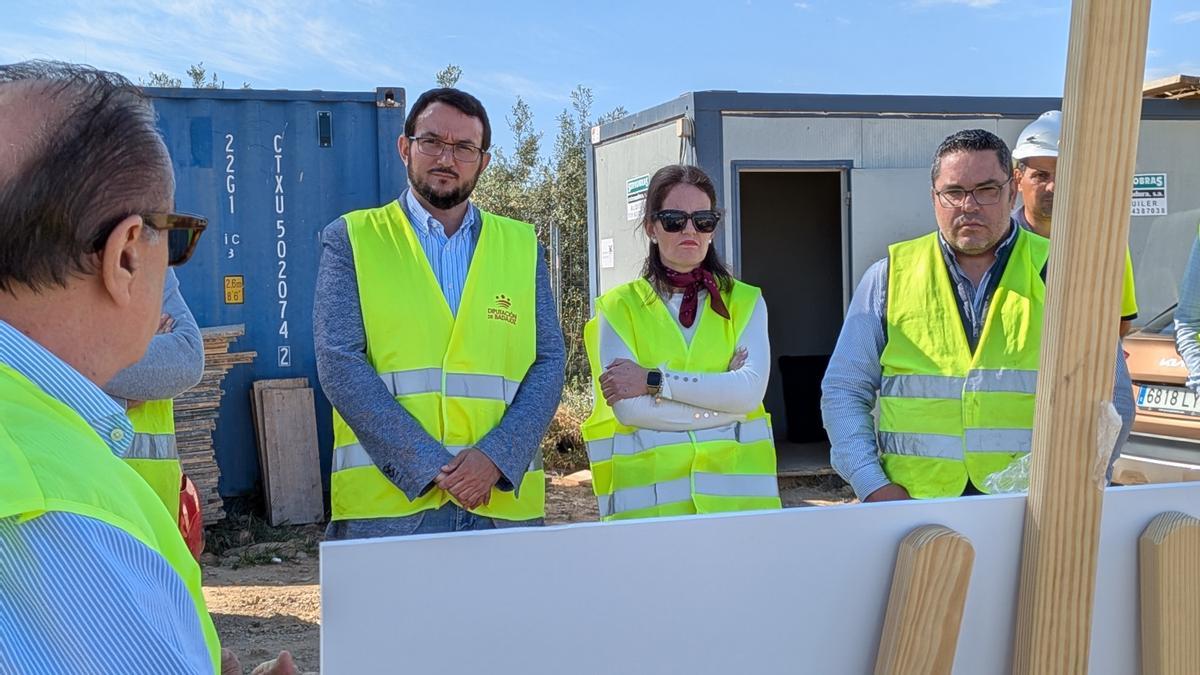El vicepresidente de Promedio, Francisco Buenavista, y la alcaldesa de la localidad, Sara Chavero, durante la visita técnica.
