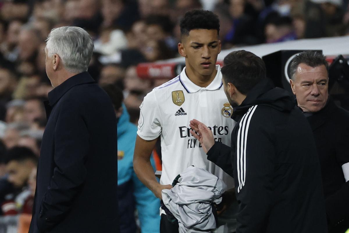 Álvaro Rodríguez en un Real Madrid - FC Barcelona.