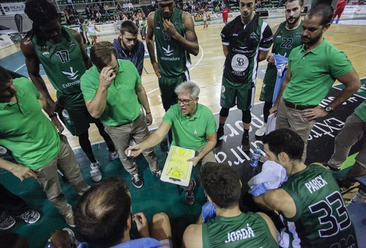 El Cáceres, con Andy Mazurczak, quiere salir victorioso de Ourense