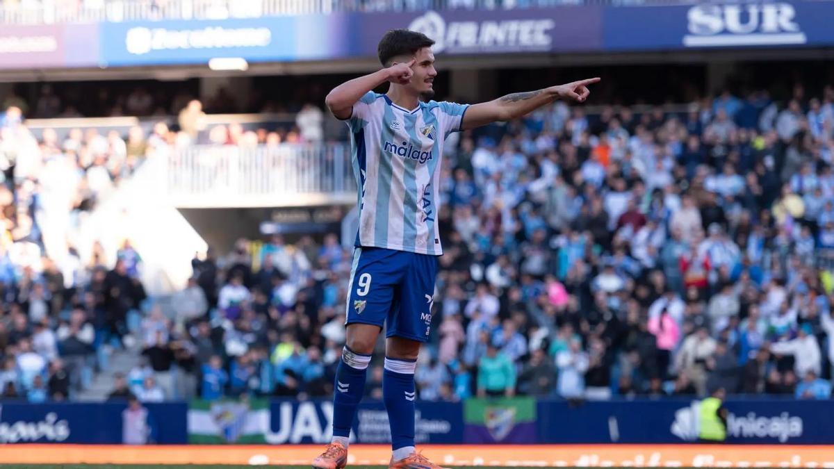 Chupe celebra uno de sus goles con el Málaga en La Rosaleda este curso.