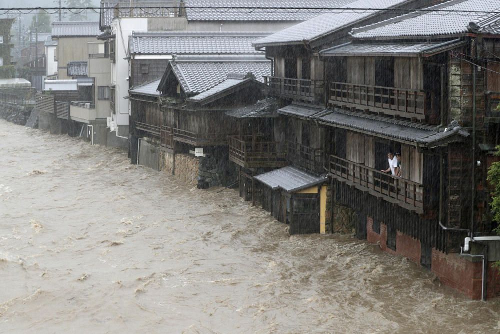 El pas del tifó 'Hagibis' per Japó deixa morts, desapareguts i nombrosos danys