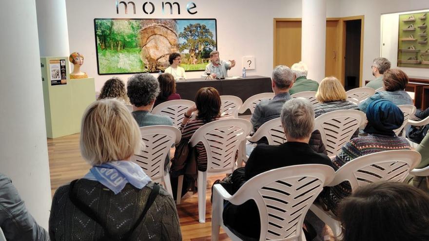 El historiador cerdedense Calros Solla presenta libro en A Estrada