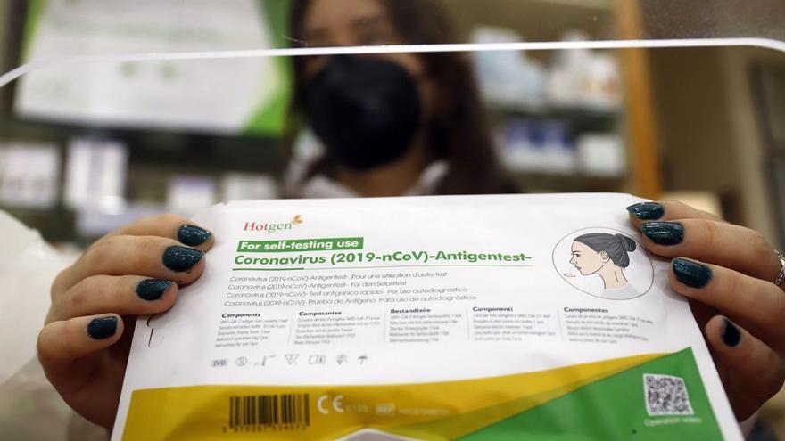 La venta de test de antígenos en las farmacias malagueñas desciende casi un 40% en las últimas dos semanas