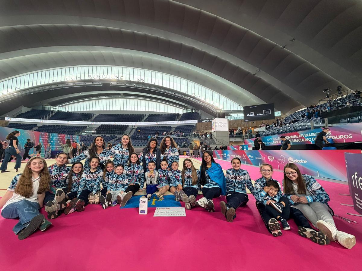 El Club Rítmica Ares, en el palacio de los Deportes de Oviedo.