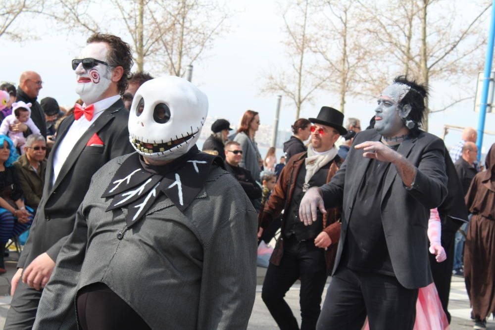 Roses viu un carnaval pletòric de gent i bon temps