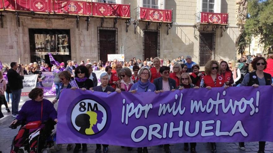 Orihuela se manifiesta &quot;Por mil motivos&quot;