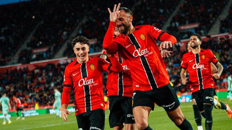 RESTAURANTE EN PALMA | Vedat Muriqi celebra en este restaurante turco de Palma sus dos últimas victorias con el Mallorca RESTAURANTE EN PALMA | Vedat Muriqi celebra en este restaurante turco de Palma sus dos últimas victorias con el Mallorca