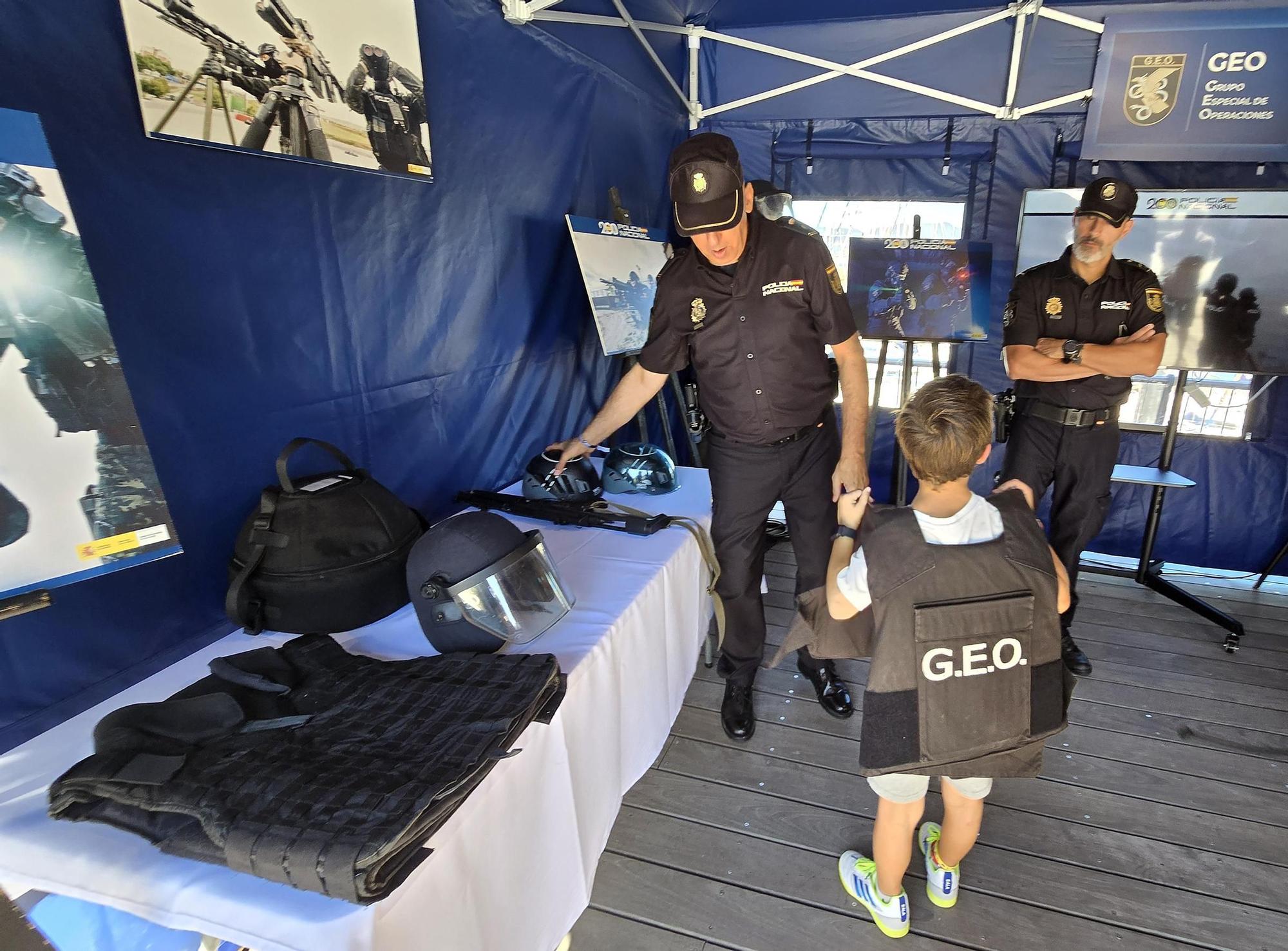 Vigo inaugura con la "Exposición de Medios" las celebraciones del Día de la Policía Nacional